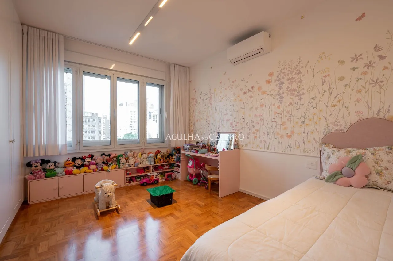 Apartamento muito espaçoso à venda no Jardim Paulistano. – 12724