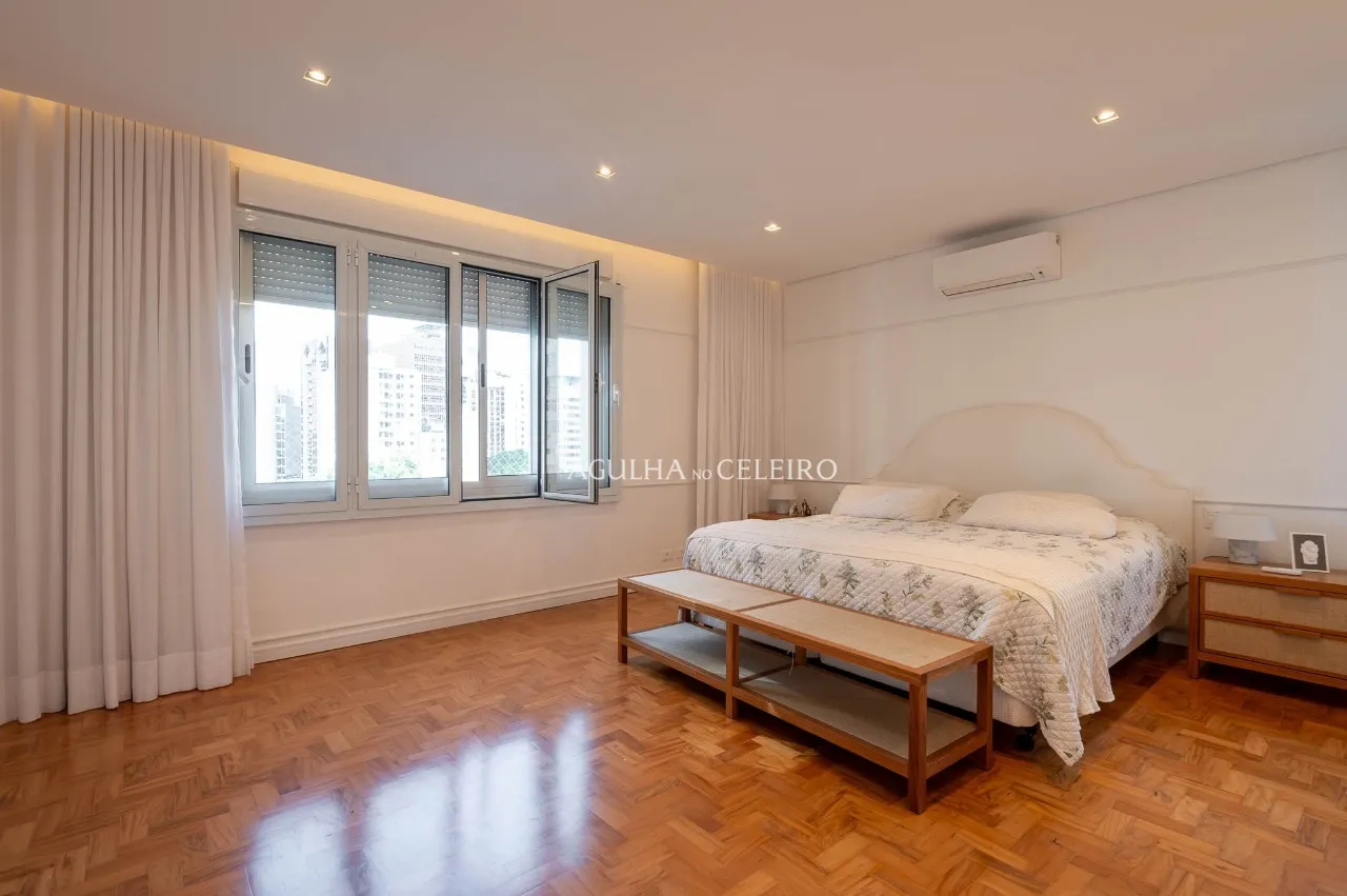 Apartamento muito espaçoso à venda no Jardim Paulistano. – 12724