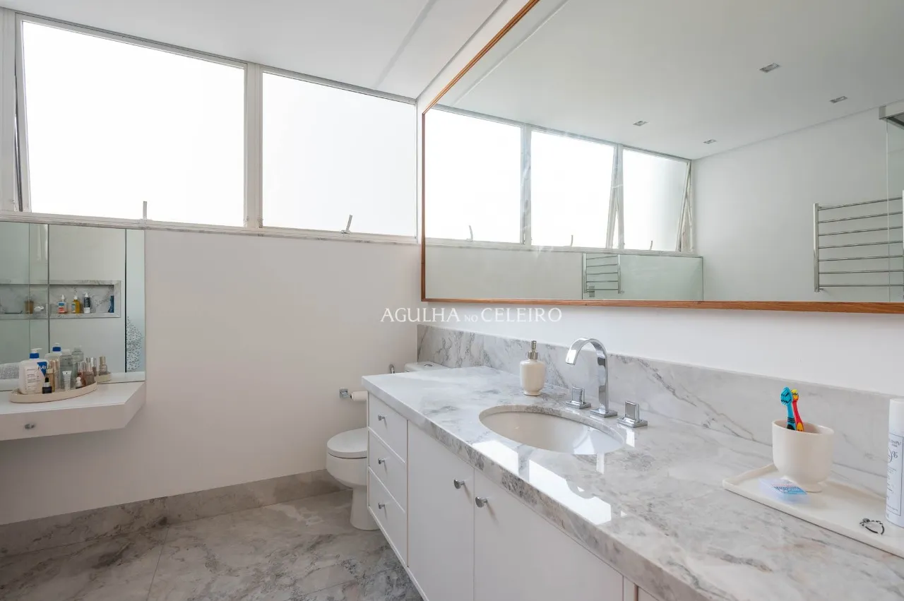 Apartamento muito espaçoso à venda no Jardim Paulistano. – 12724