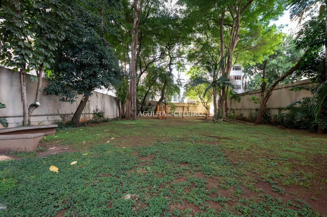 Apartamento muito espaçoso à venda no Jardim Paulistano. – 12724