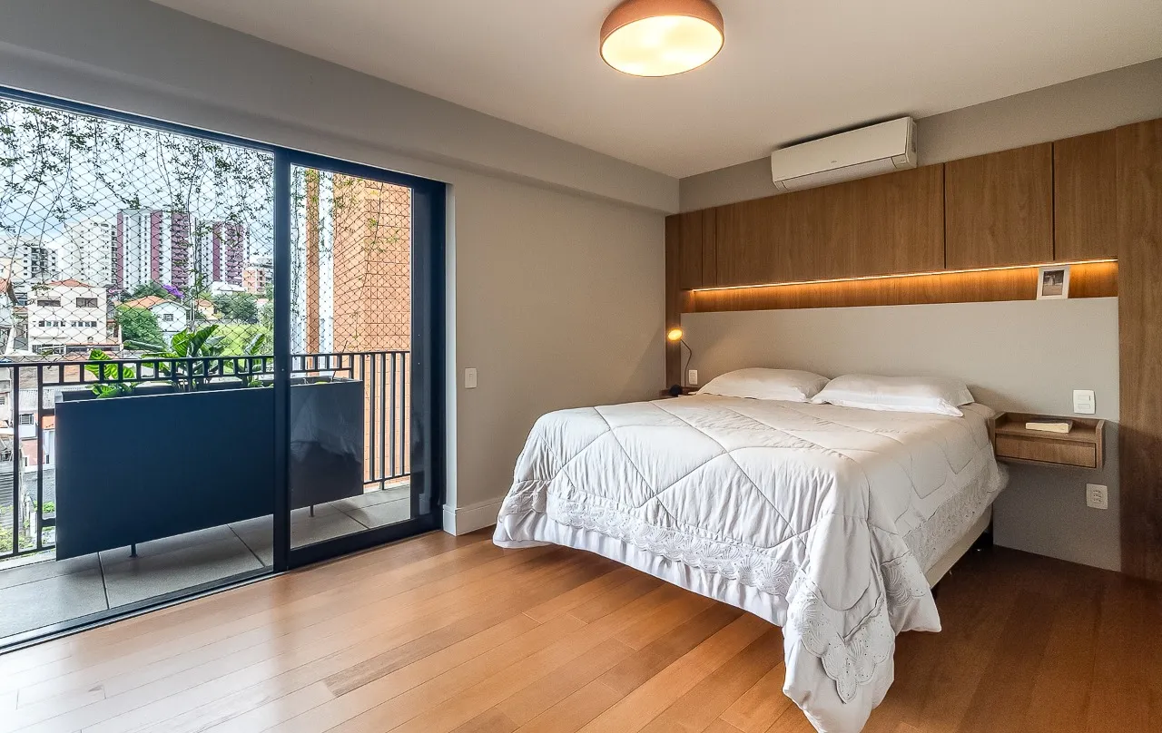 Apartamento iluminado, com uma reforma surpreendente e uma ótima vista, na Vila Madalena. – 13676