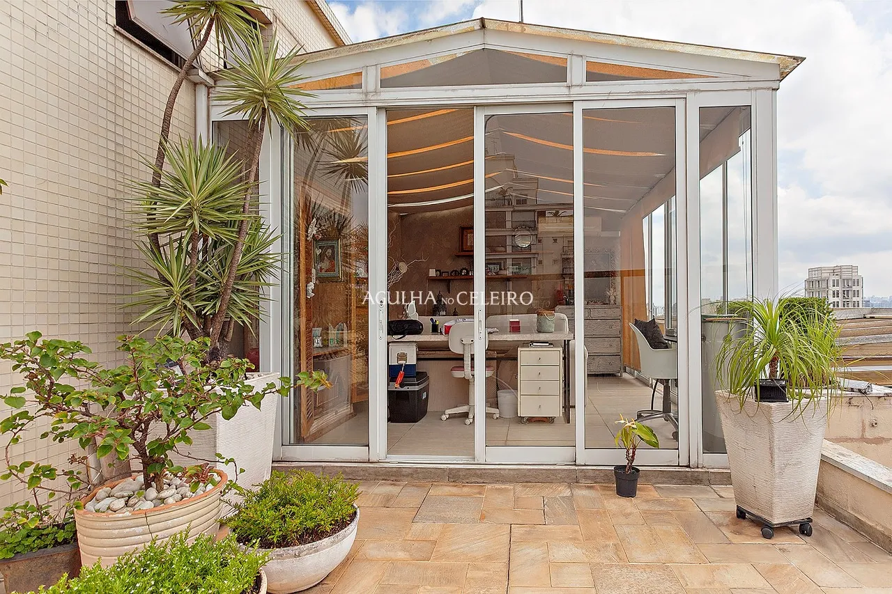 Cobertura com vista deslumbrante, sofisticação e privacidade em Moema. – 13997