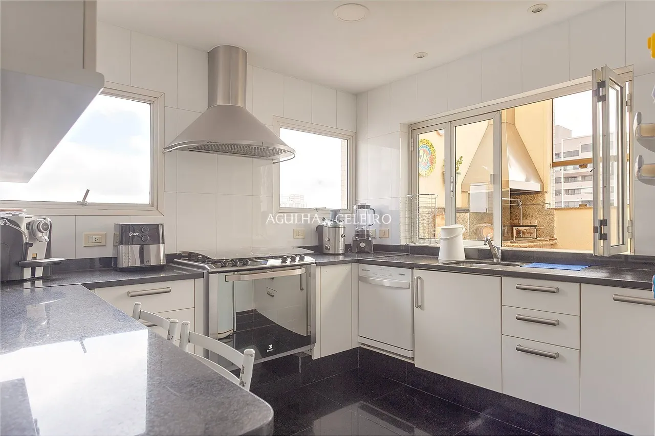 Cobertura com vista deslumbrante, sofisticação e privacidade em Moema. – 13997