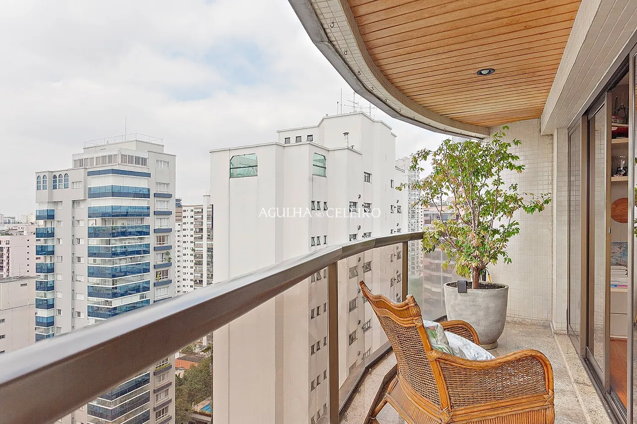 Cobertura com vista deslumbrante, sofisticação e privacidade em Moema. – 13997