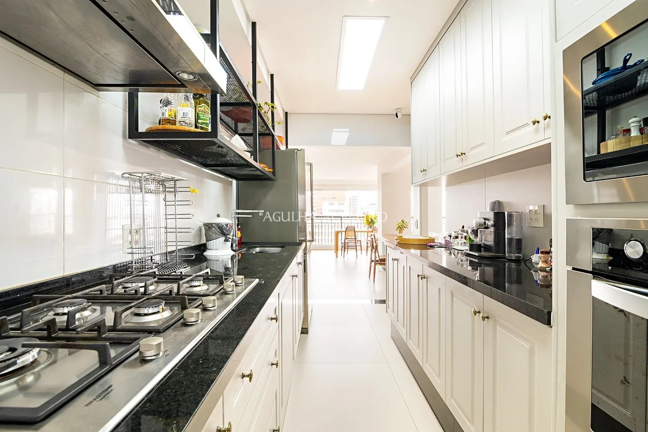 Edifício cobiçado em Moema Pássaros e apartamento apaixonante. – 14810