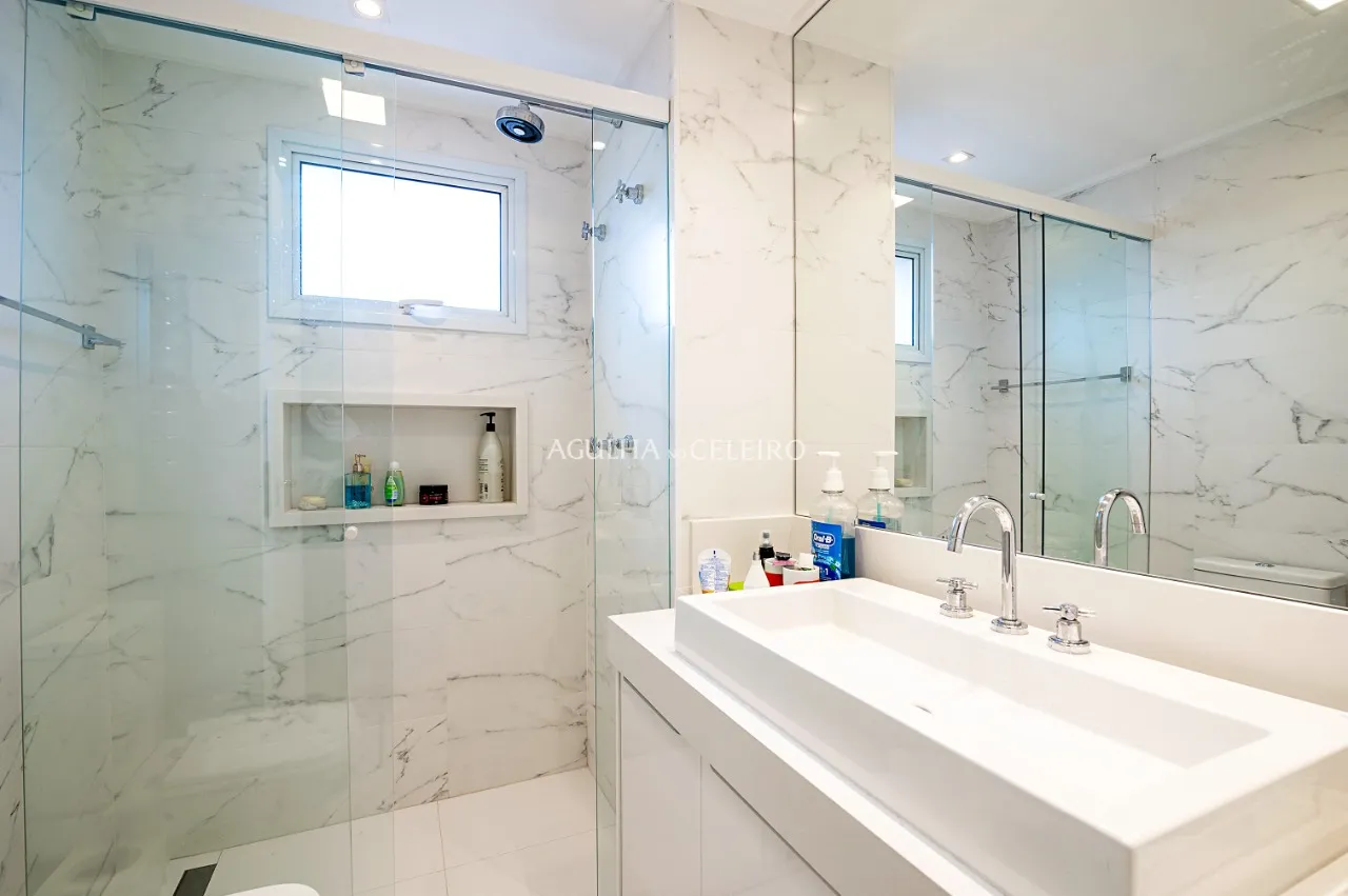 Edifício cobiçado em Moema Pássaros e apartamento apaixonante. – 14810