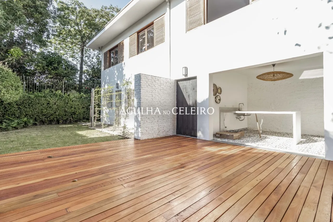 Casa espaçosa à venda em Alto de Pinheiros – 17116