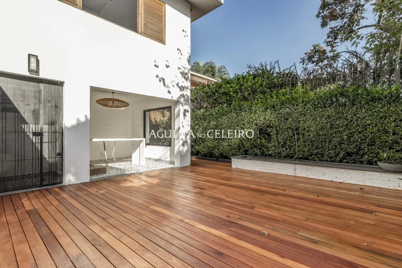 Casa espaçosa à venda em Alto de Pinheiros – 17116