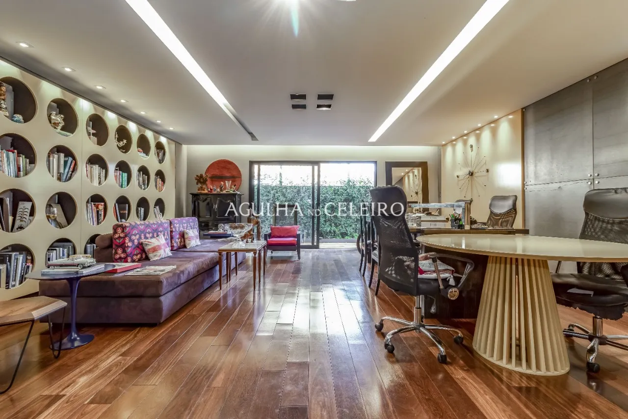 Casa espaçosa à venda em Alto de Pinheiros – 17116