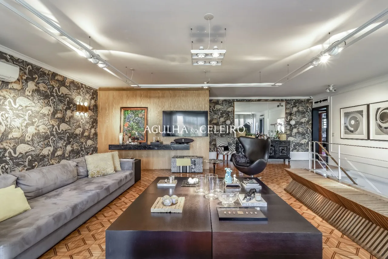 Casa espaçosa à venda em Alto de Pinheiros – 17116