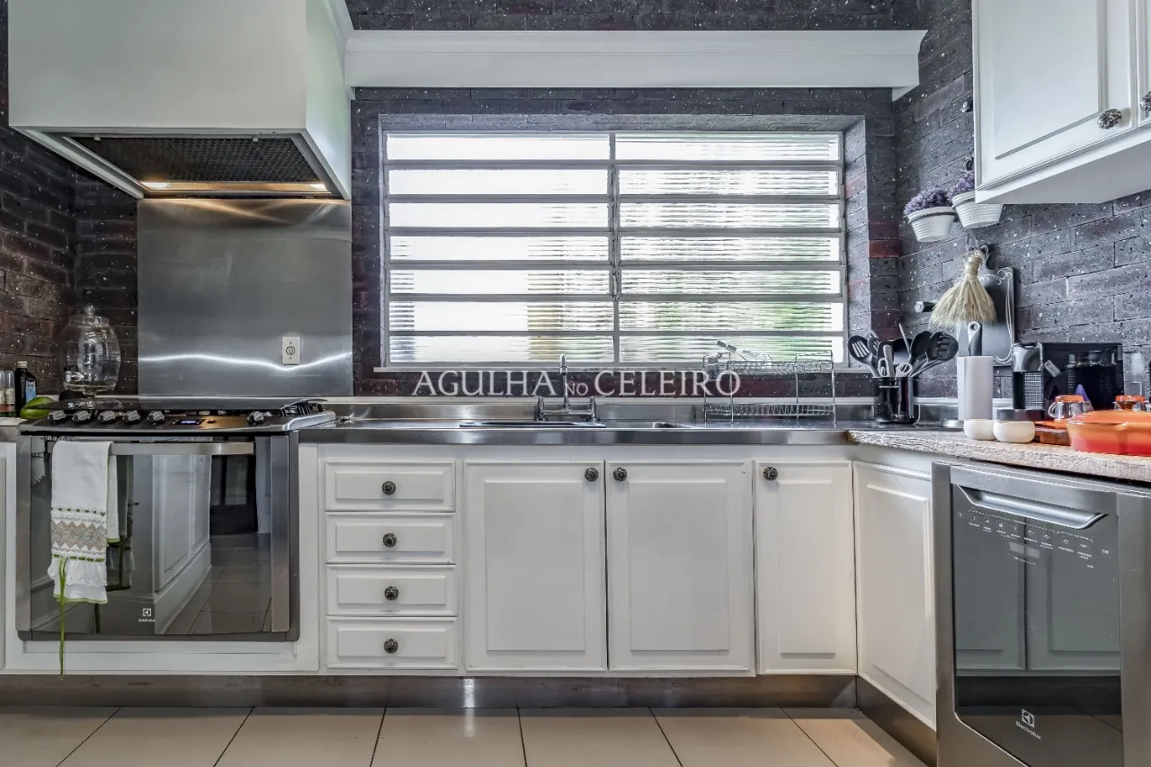 Casa espaçosa à venda em Alto de Pinheiros – 17116