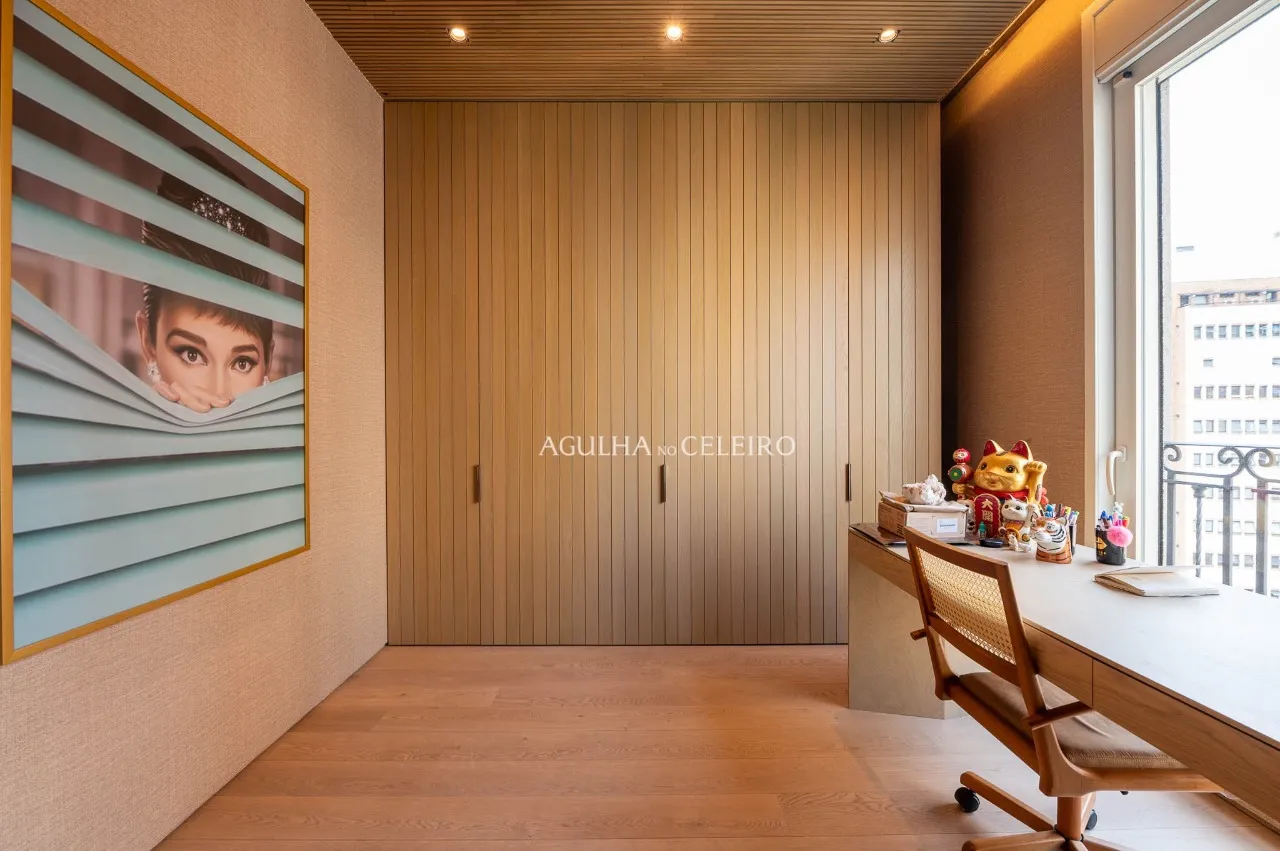 Apartamento com projeto de Marcio Kogan à venda no Jardim Europa – 18821