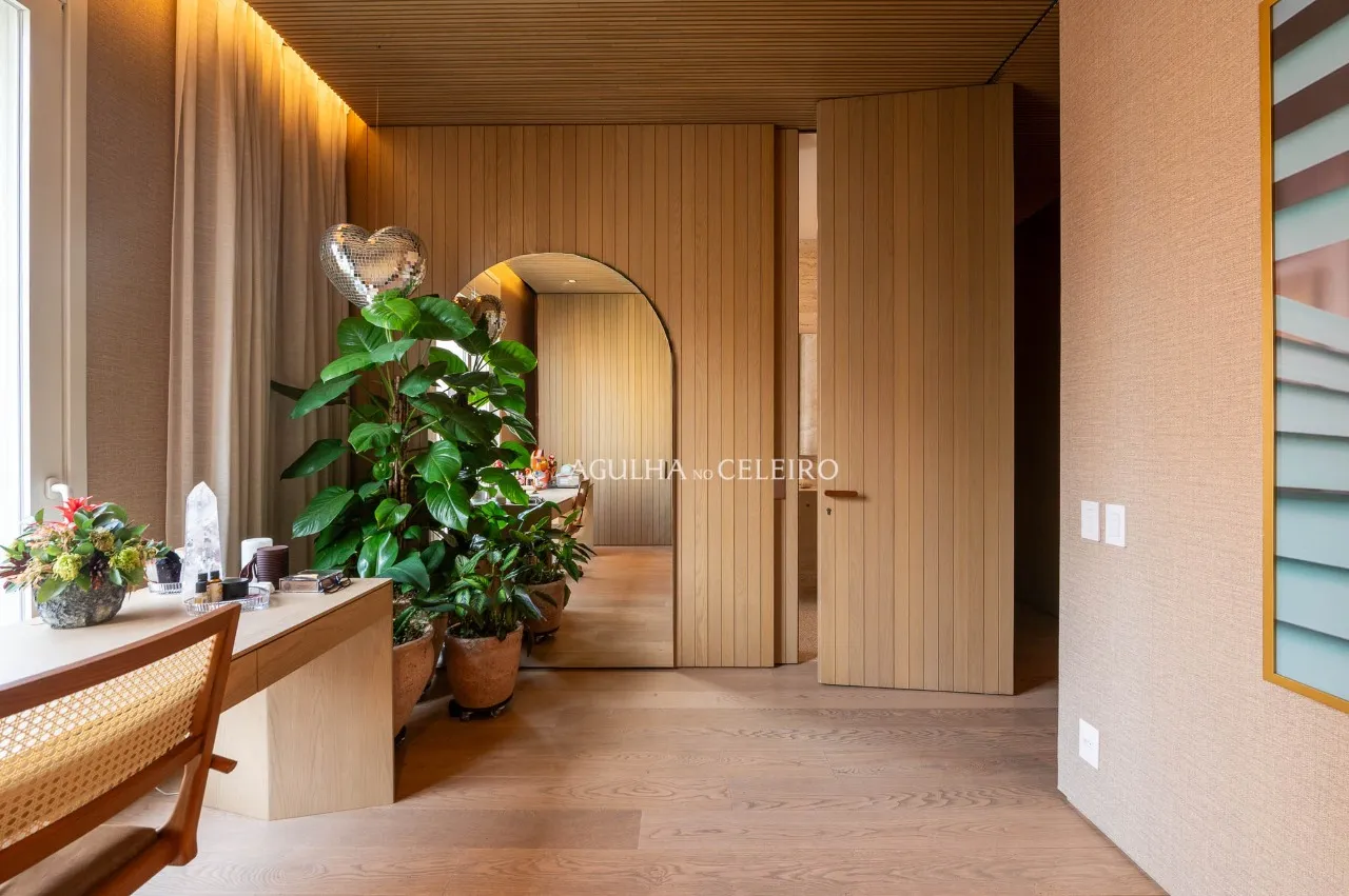 Apartamento com projeto de Marcio Kogan à venda no Jardim Europa – 18821