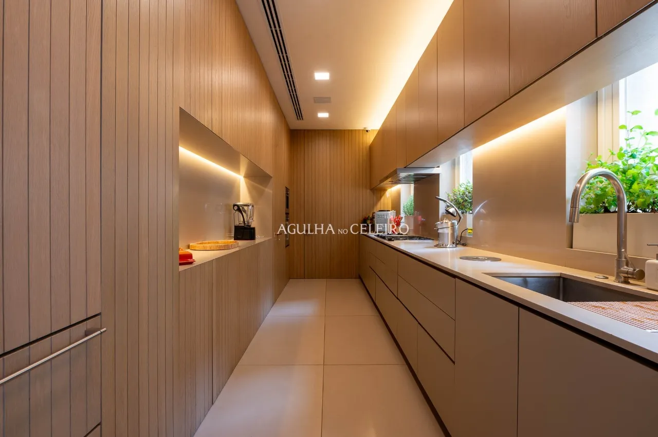 Apartamento com projeto de Marcio Kogan à venda no Jardim Europa – 18821