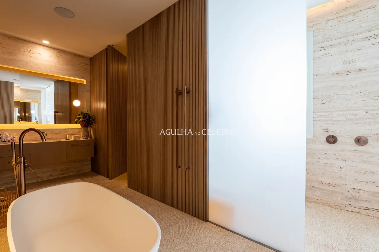 Apartamento com projeto de Marcio Kogan à venda no Jardim Europa – 18821