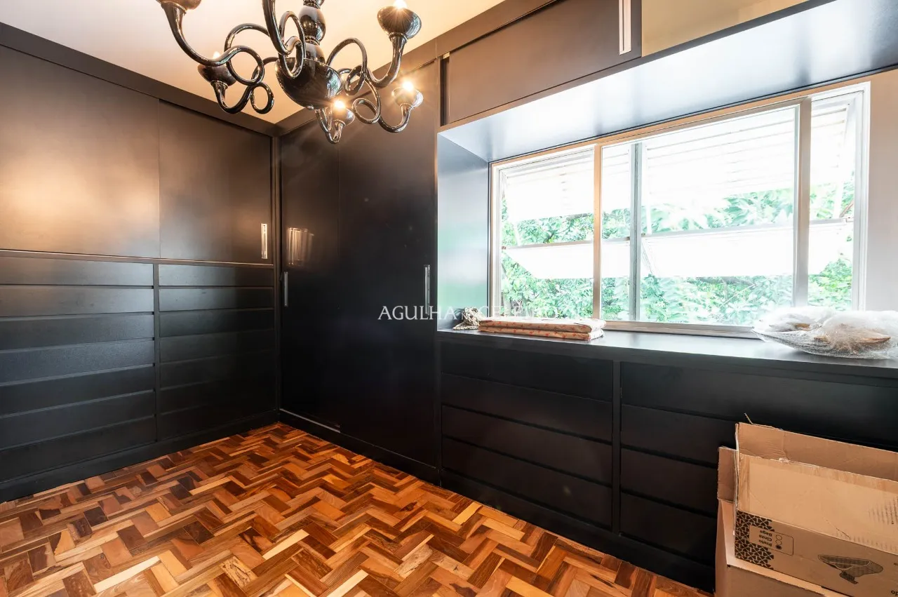 Conforto no Itaim: 178m² 100% Reformado, Mobiliado e com 2 Vagas – 19013