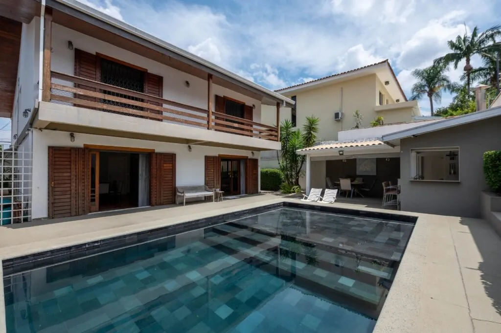 Casa ampla e iluminada à venda no coração de Alto de Pinheiros – 19496