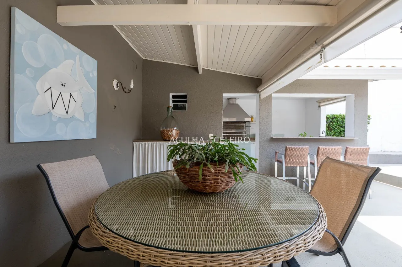 Casa ampla e iluminada à venda no coração de Alto de Pinheiros – 19496