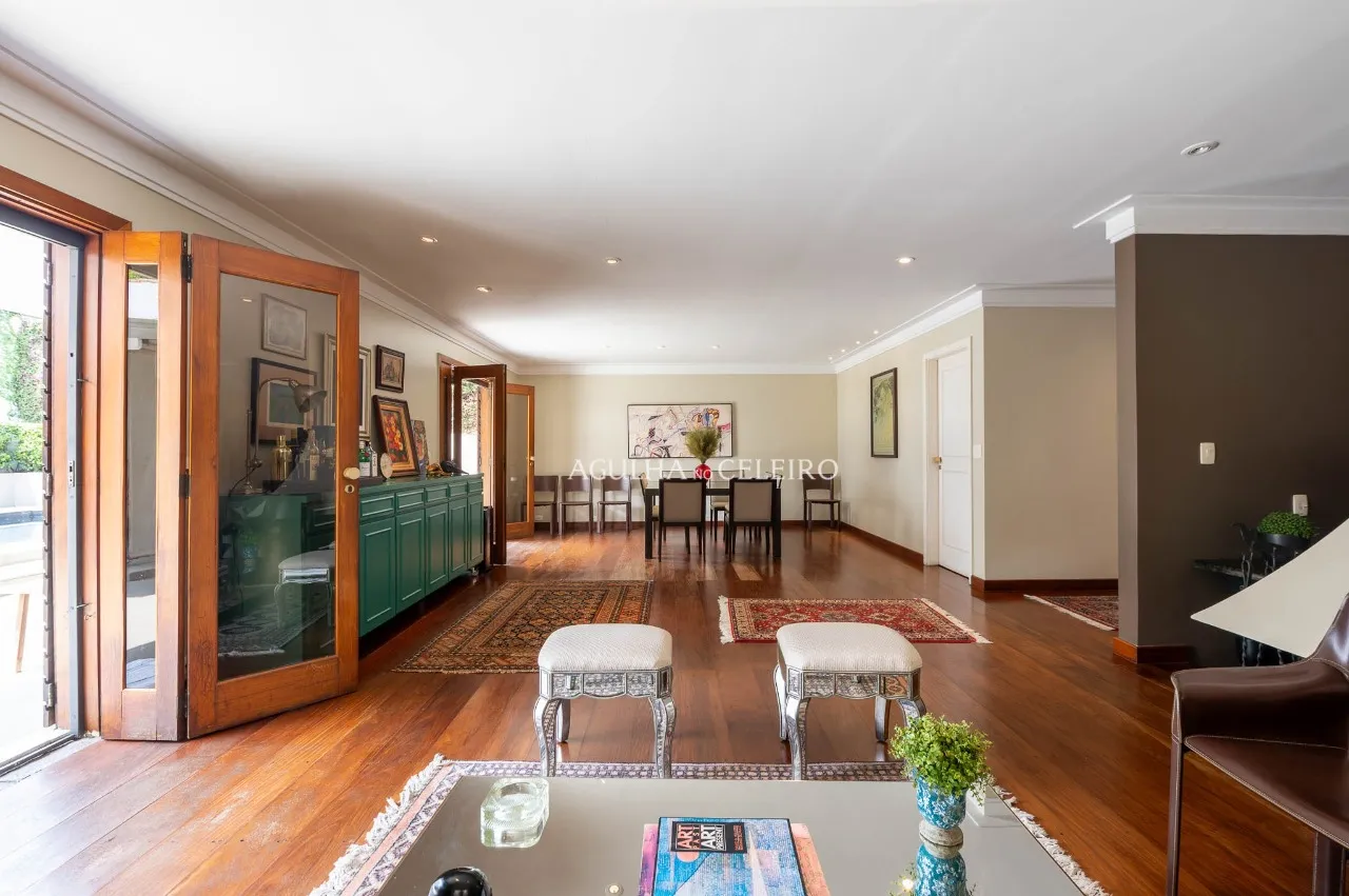 Casa ampla e iluminada à venda no coração de Alto de Pinheiros – 19496