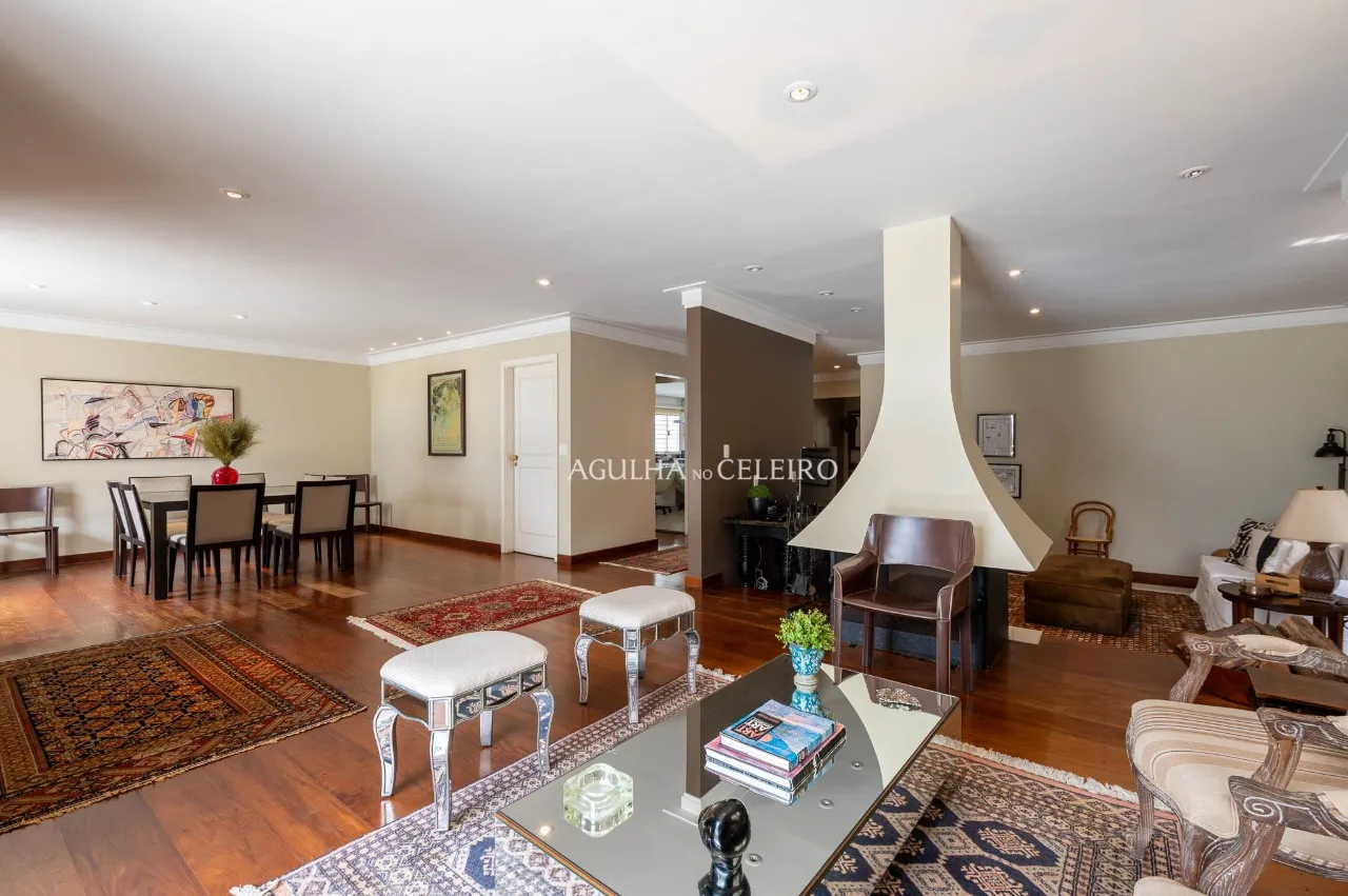 Casa ampla e iluminada à venda no coração de Alto de Pinheiros – 19496