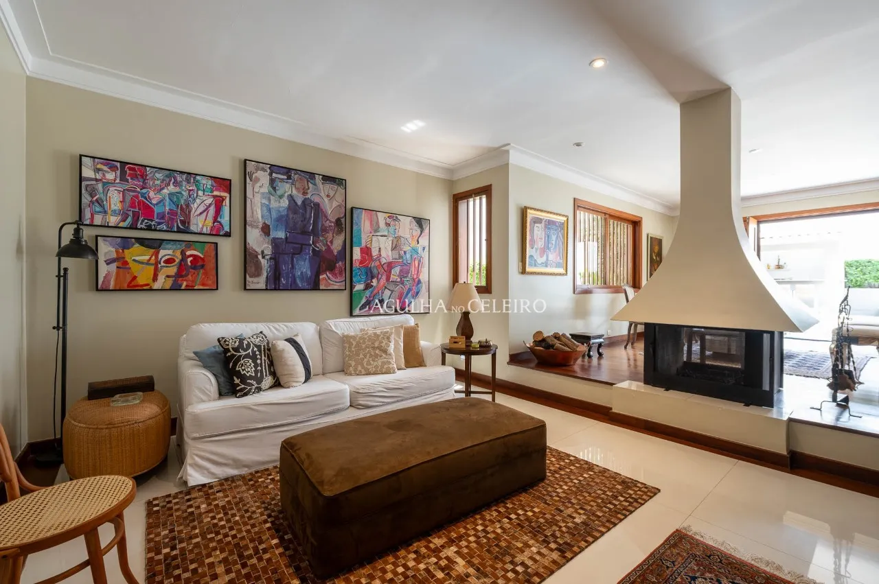 Casa ampla e iluminada à venda no coração de Alto de Pinheiros – 19496