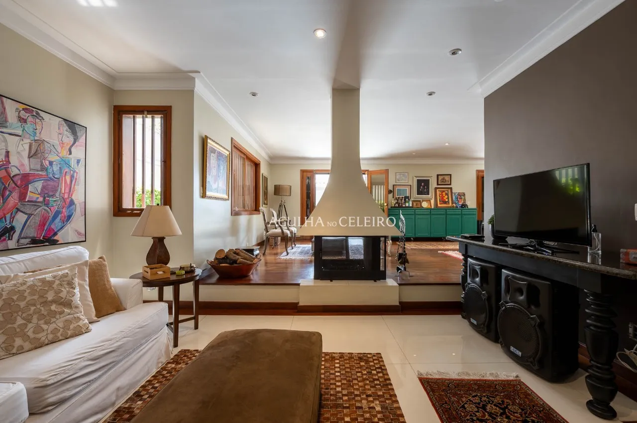 Casa ampla e iluminada à venda no coração de Alto de Pinheiros – 19496