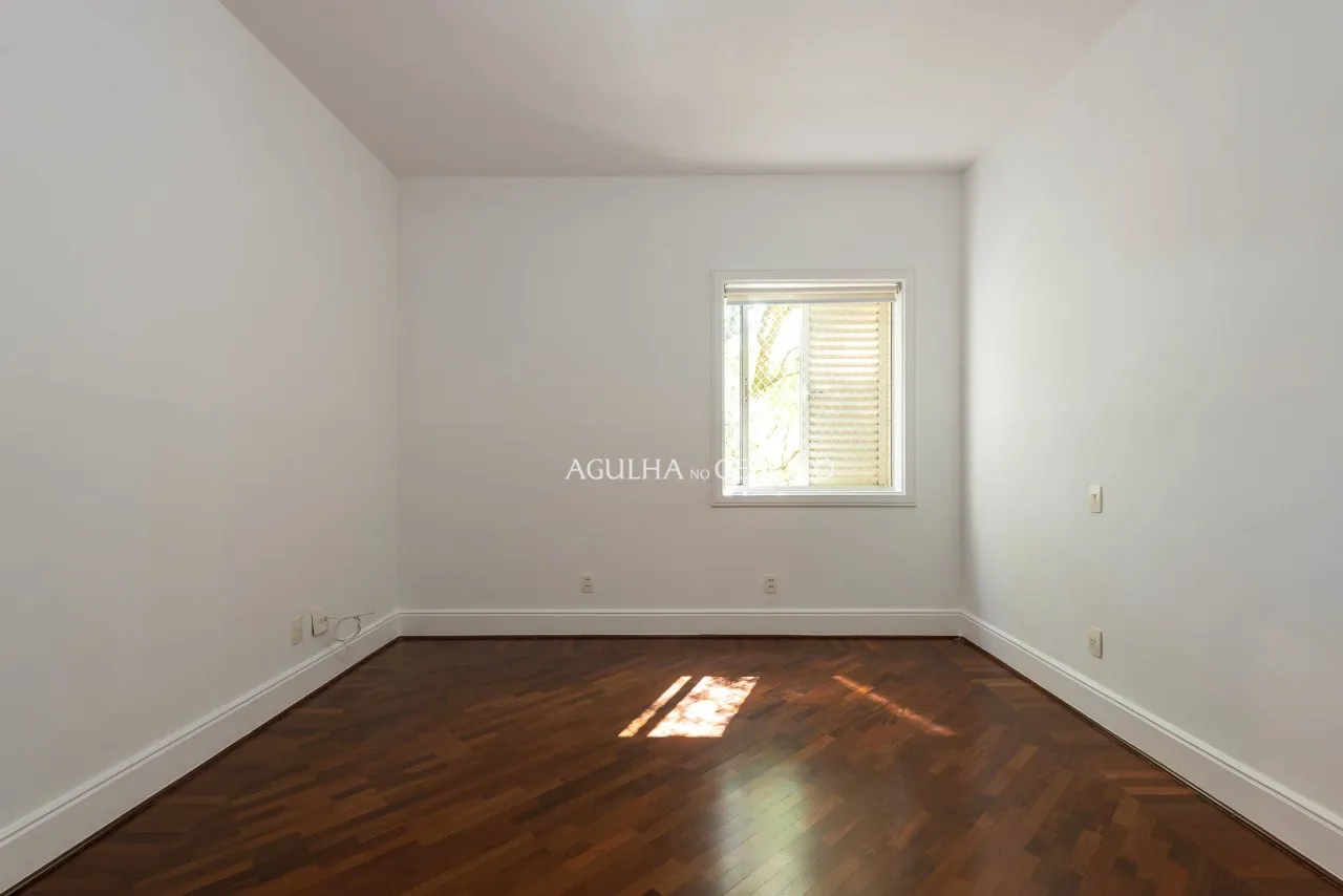 Apartamento sofisticado com 4 suítes e projeto assinado pelo renomado arquiteto João Armentano. – 20698