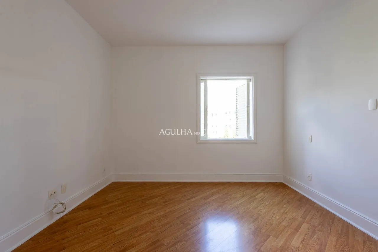 Apartamento sofisticado com 4 suítes e projeto assinado pelo renomado arquiteto João Armentano. – 20698