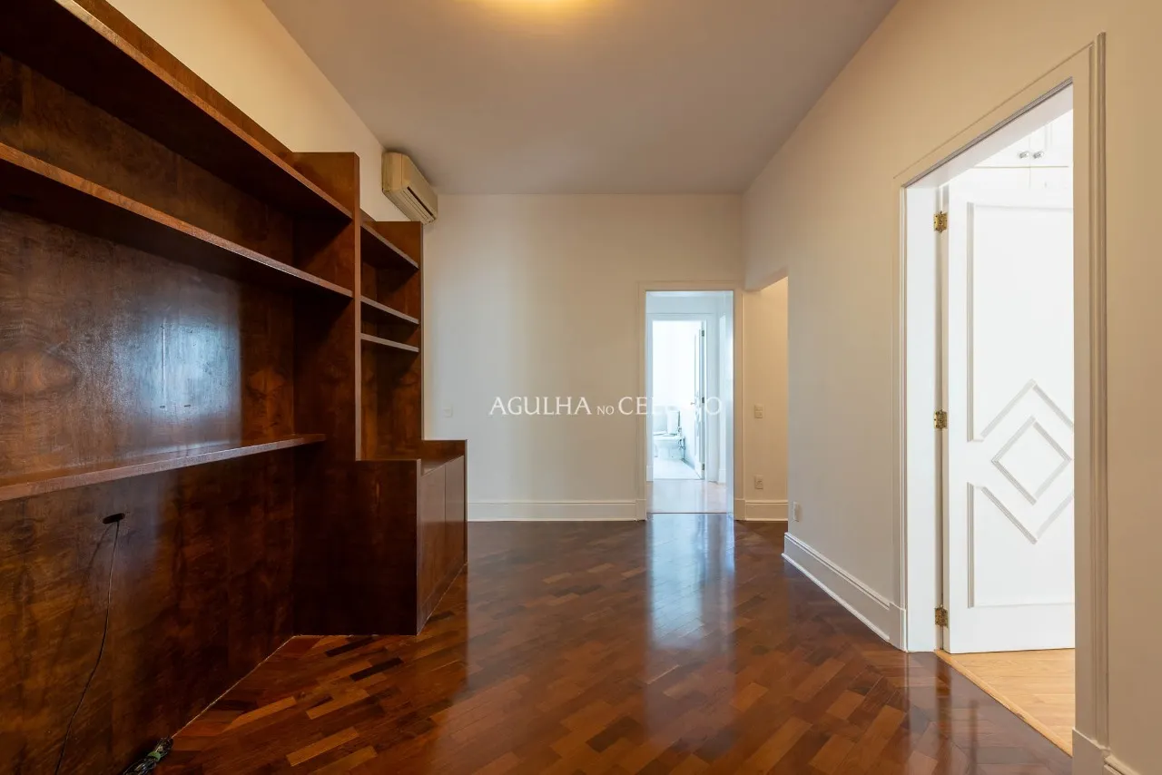 Apartamento sofisticado com 4 suítes e projeto assinado pelo renomado arquiteto João Armentano. – 20698