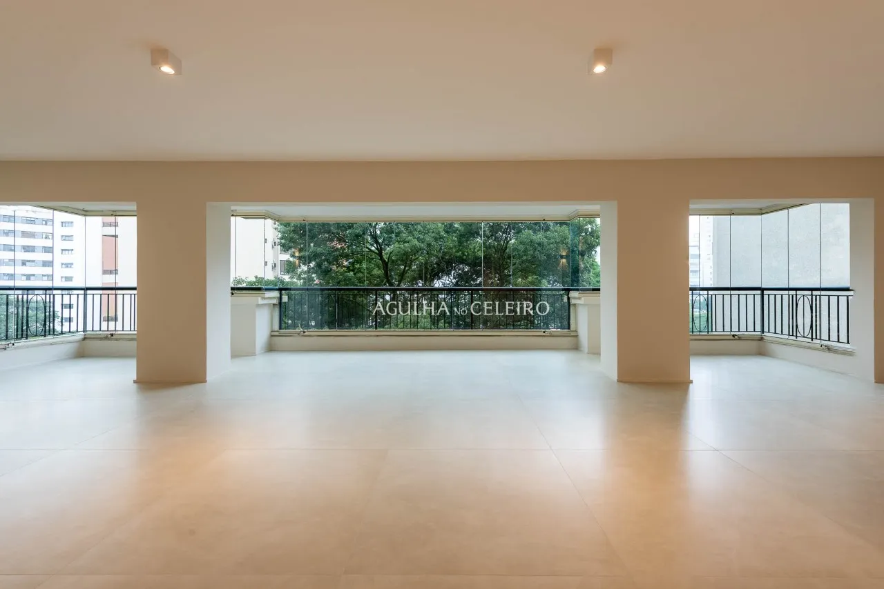 Apartamento reformado à venda em Moema Pássaros. – 20940