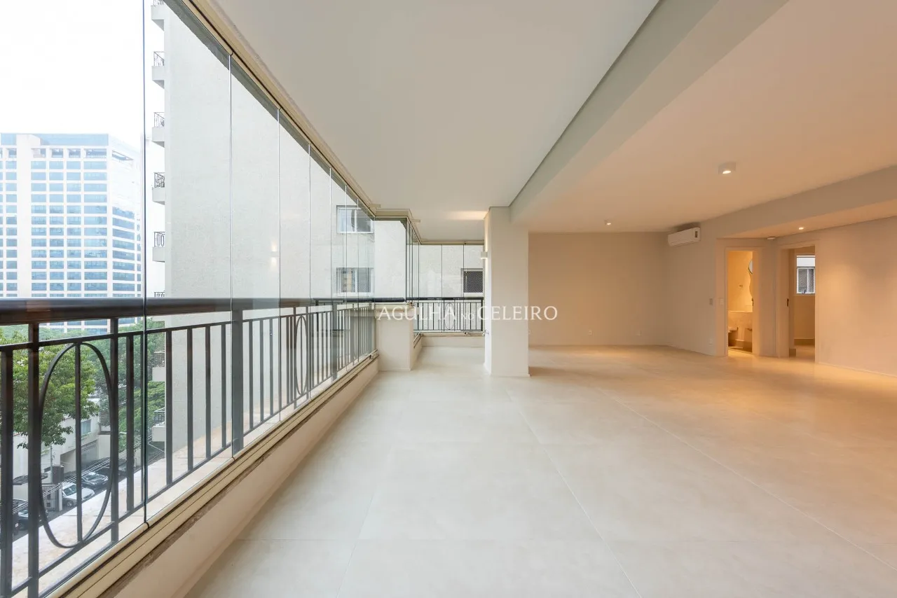 Apartamento reformado à venda em Moema Pássaros. – 20940