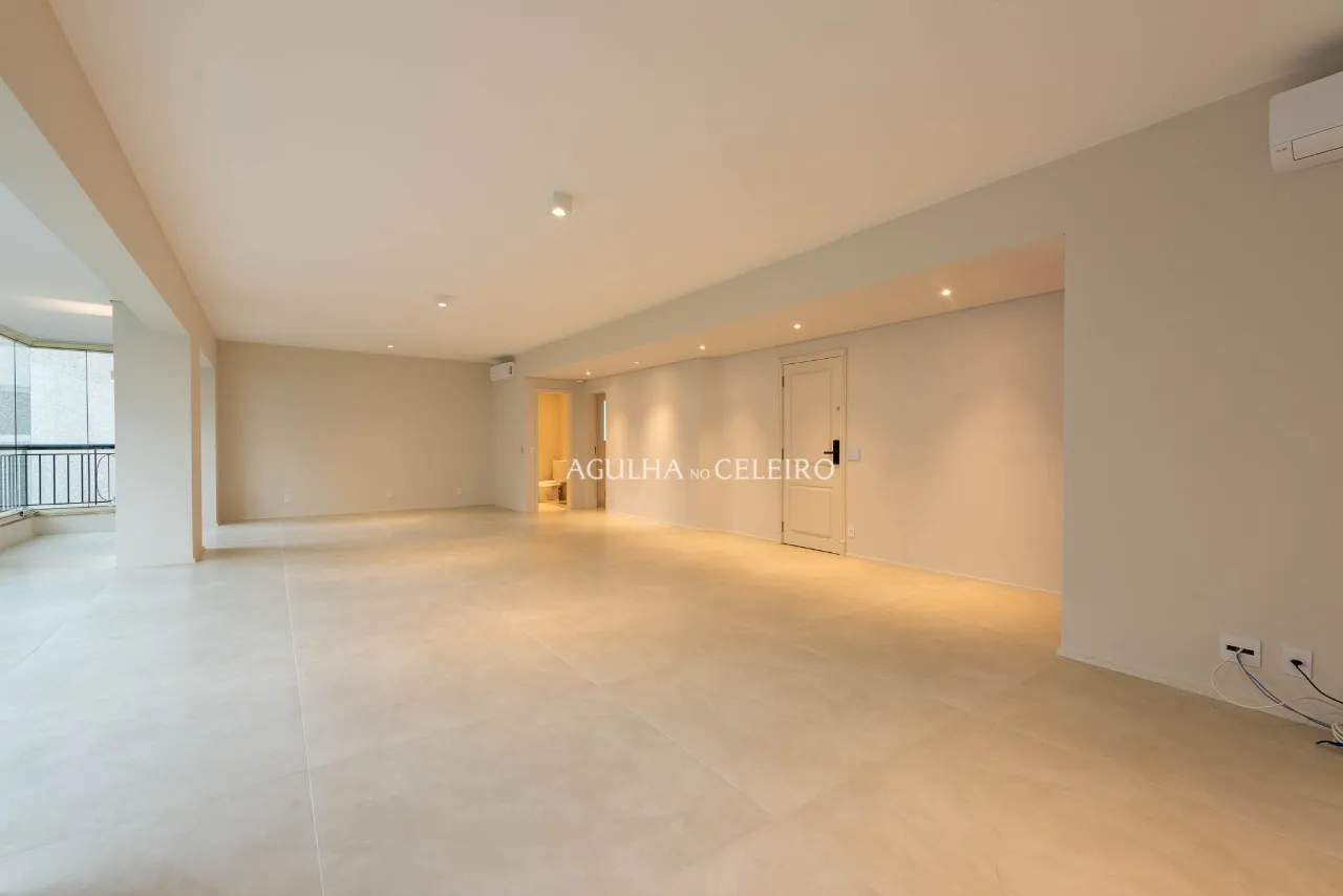 Apartamento reformado à venda em Moema Pássaros. – 20940