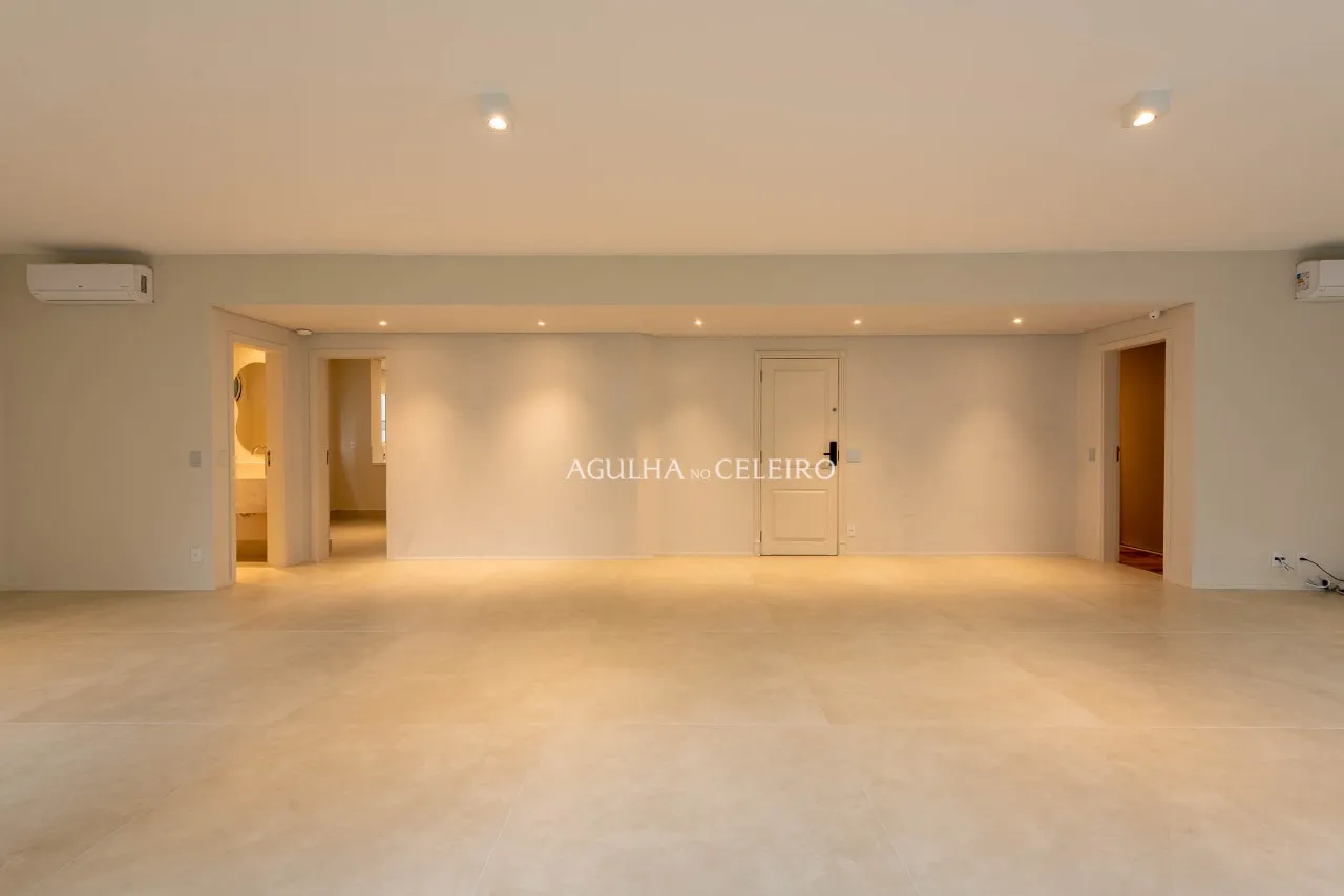 Apartamento reformado à venda em Moema Pássaros. – 20940