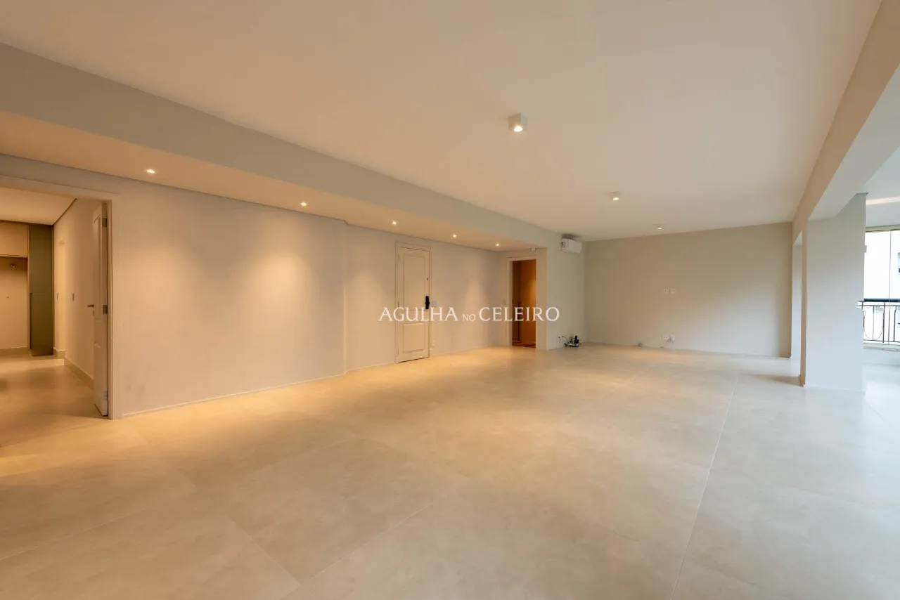 Apartamento reformado à venda em Moema Pássaros. – 20940