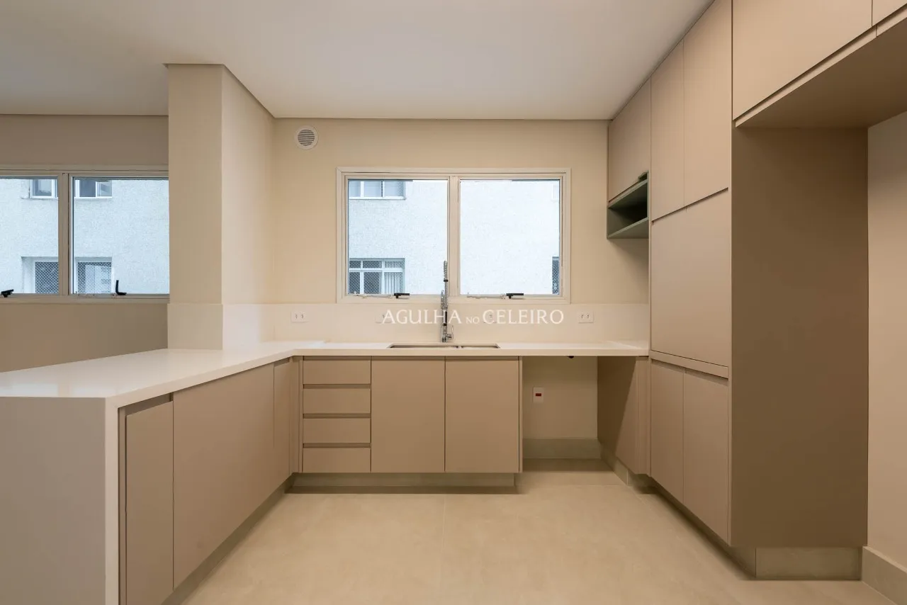 Apartamento reformado à venda em Moema Pássaros. – 20940