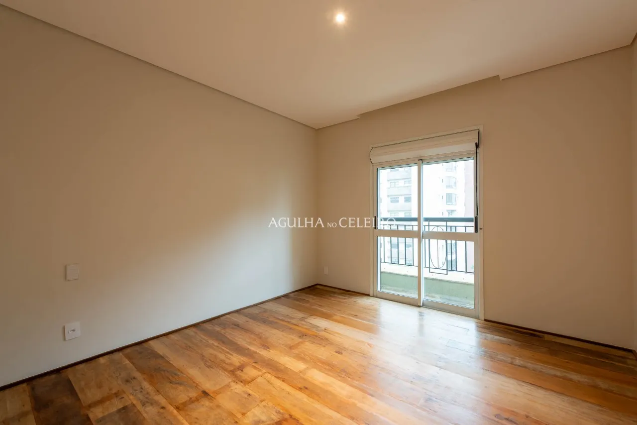 Apartamento reformado à venda em Moema Pássaros. – 20940