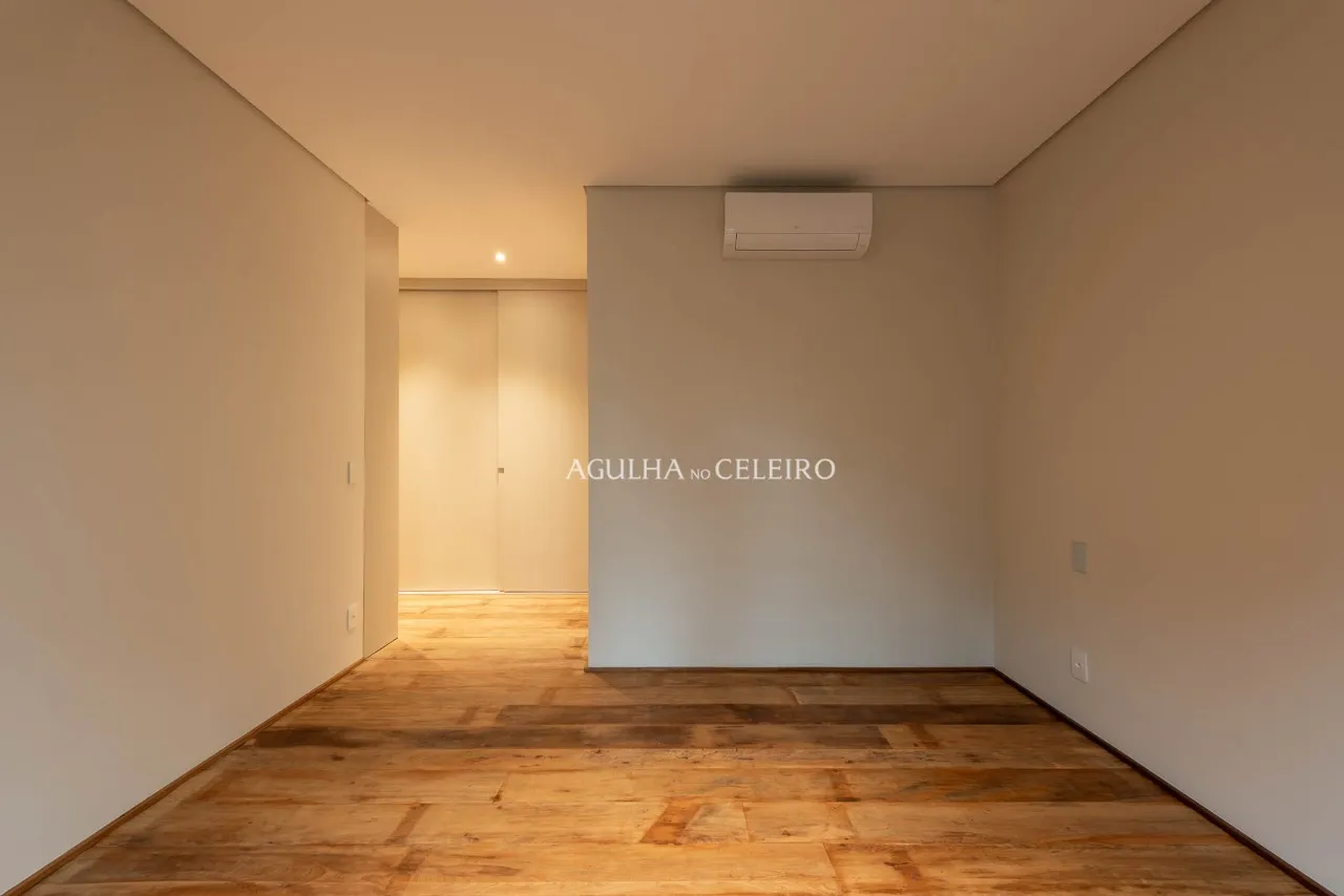 Apartamento reformado à venda em Moema Pássaros. – 20940