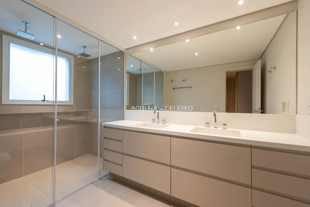 Apartamento reformado à venda em Moema Pássaros. – 20940