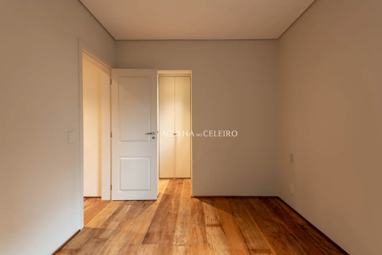 Apartamento reformado à venda em Moema Pássaros. – 20940