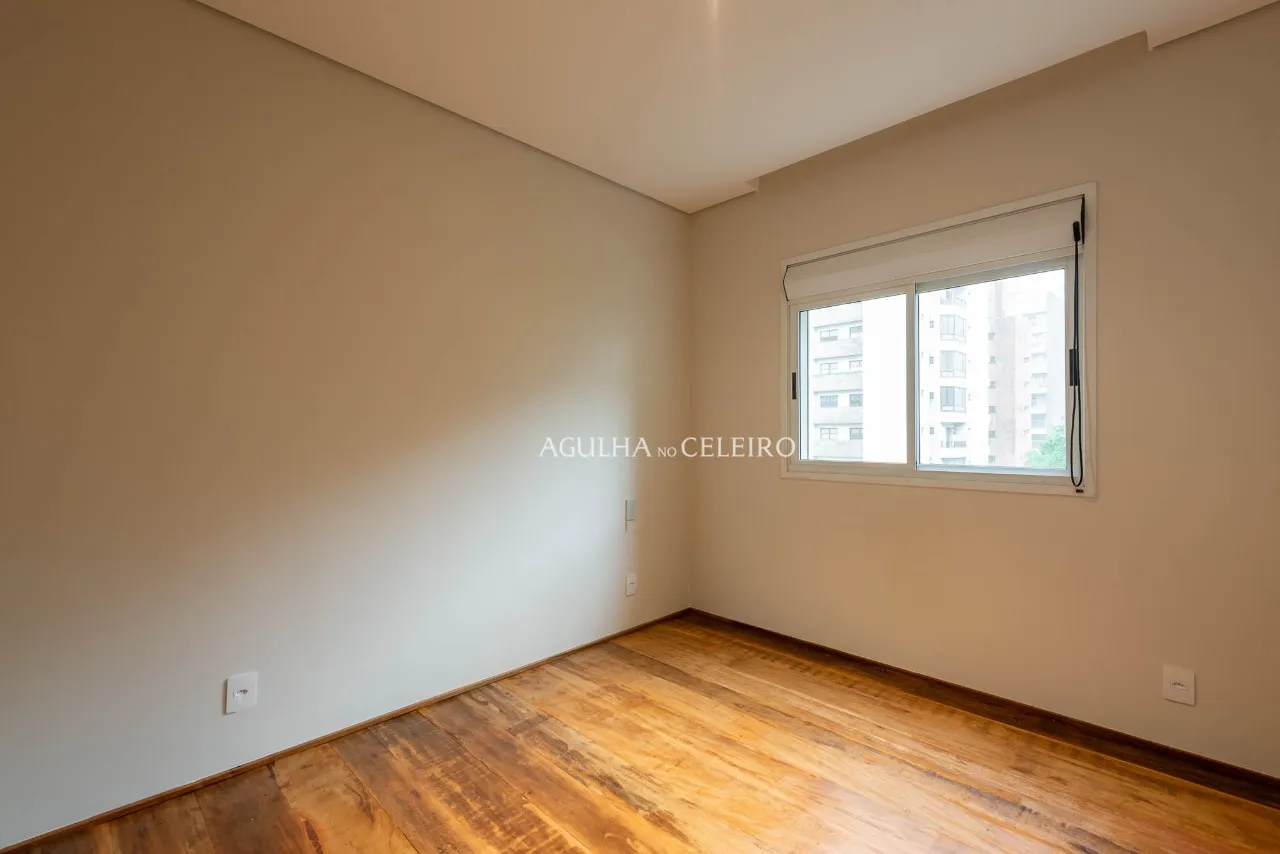 Apartamento reformado à venda em Moema Pássaros. – 20940