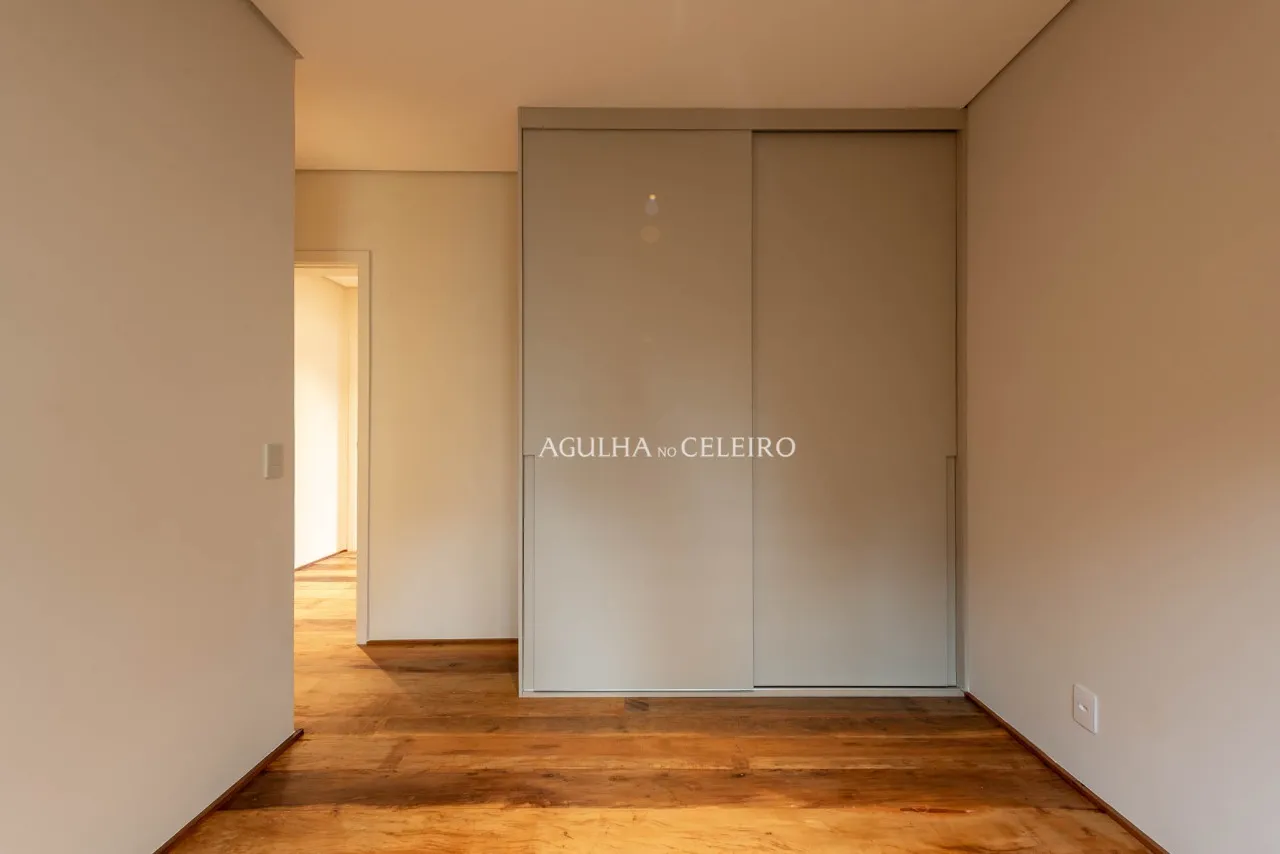 Apartamento reformado à venda em Moema Pássaros. – 20940