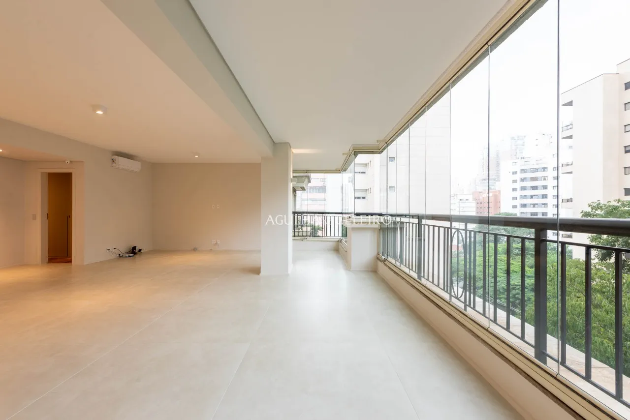 Apartamento reformado à venda em Moema Pássaros. – 20940
