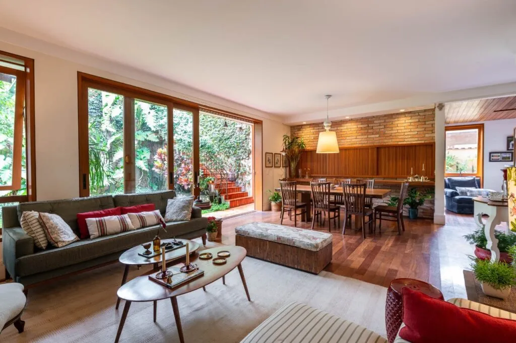 Casa térrea totalmente modernizada com área gourmet e edícula – 21377