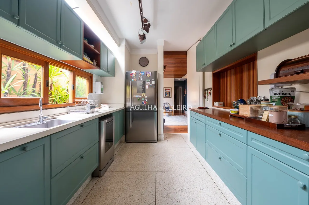 Casa térrea totalmente modernizada com área gourmet e edícula – 21377