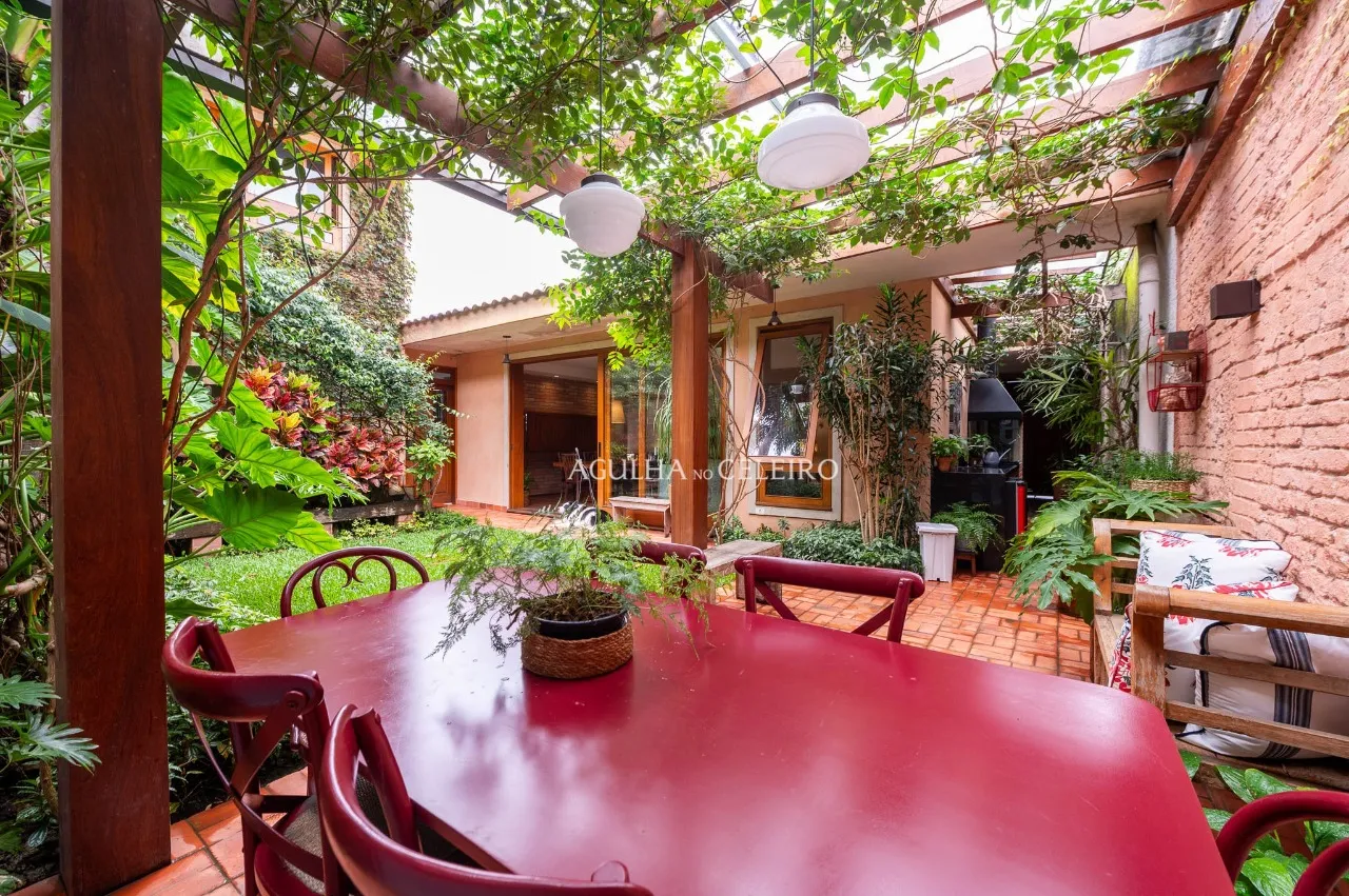 Casa térrea totalmente modernizada com área gourmet e edícula – 21377