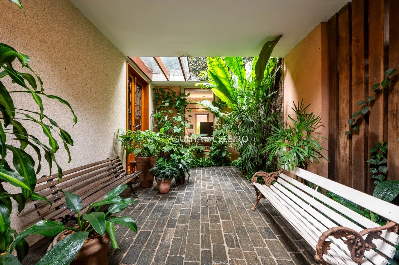 Casa térrea totalmente modernizada com área gourmet e edícula – 21377