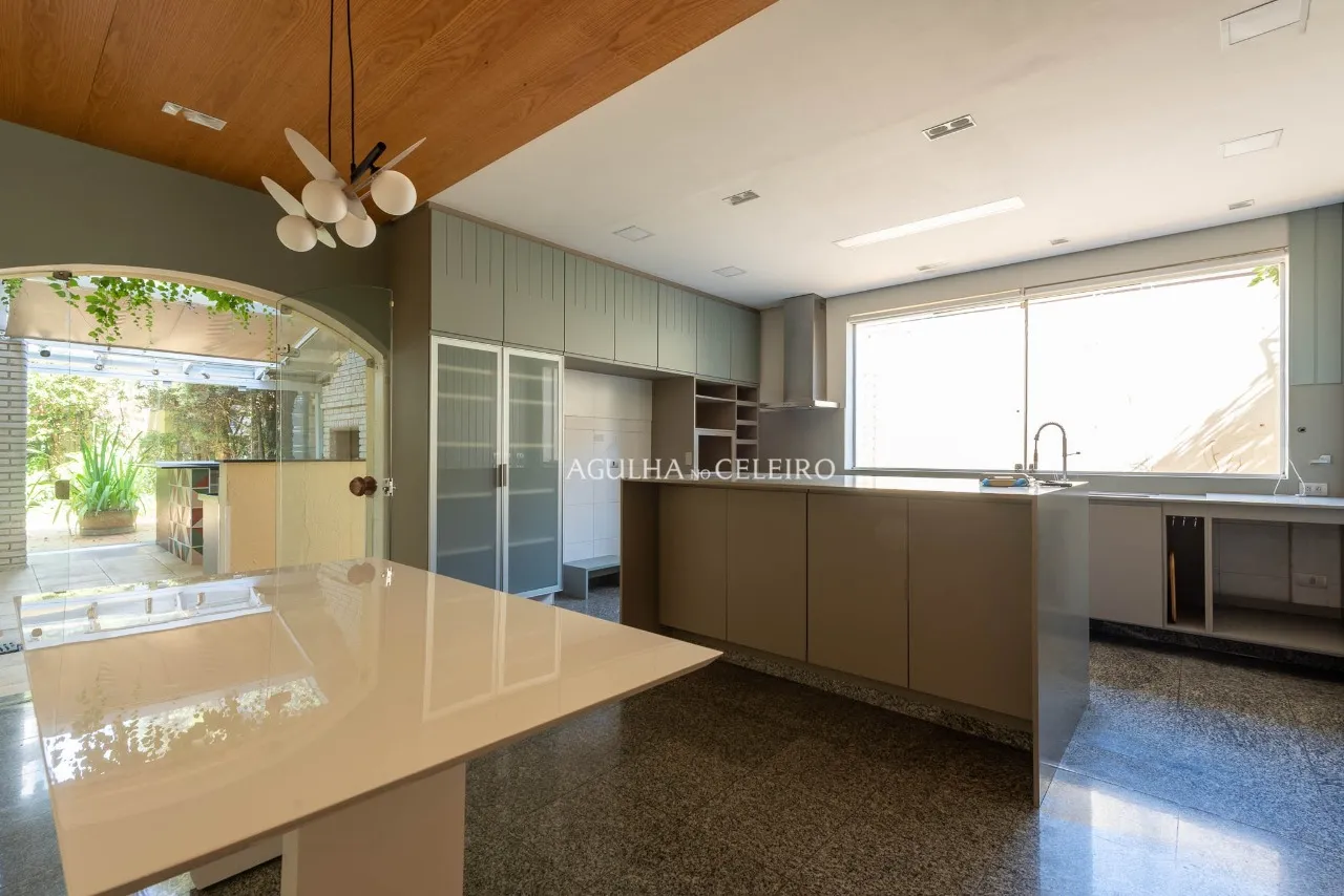 Casa moderna com conforto, espaço e localização privilegiada. – 21425