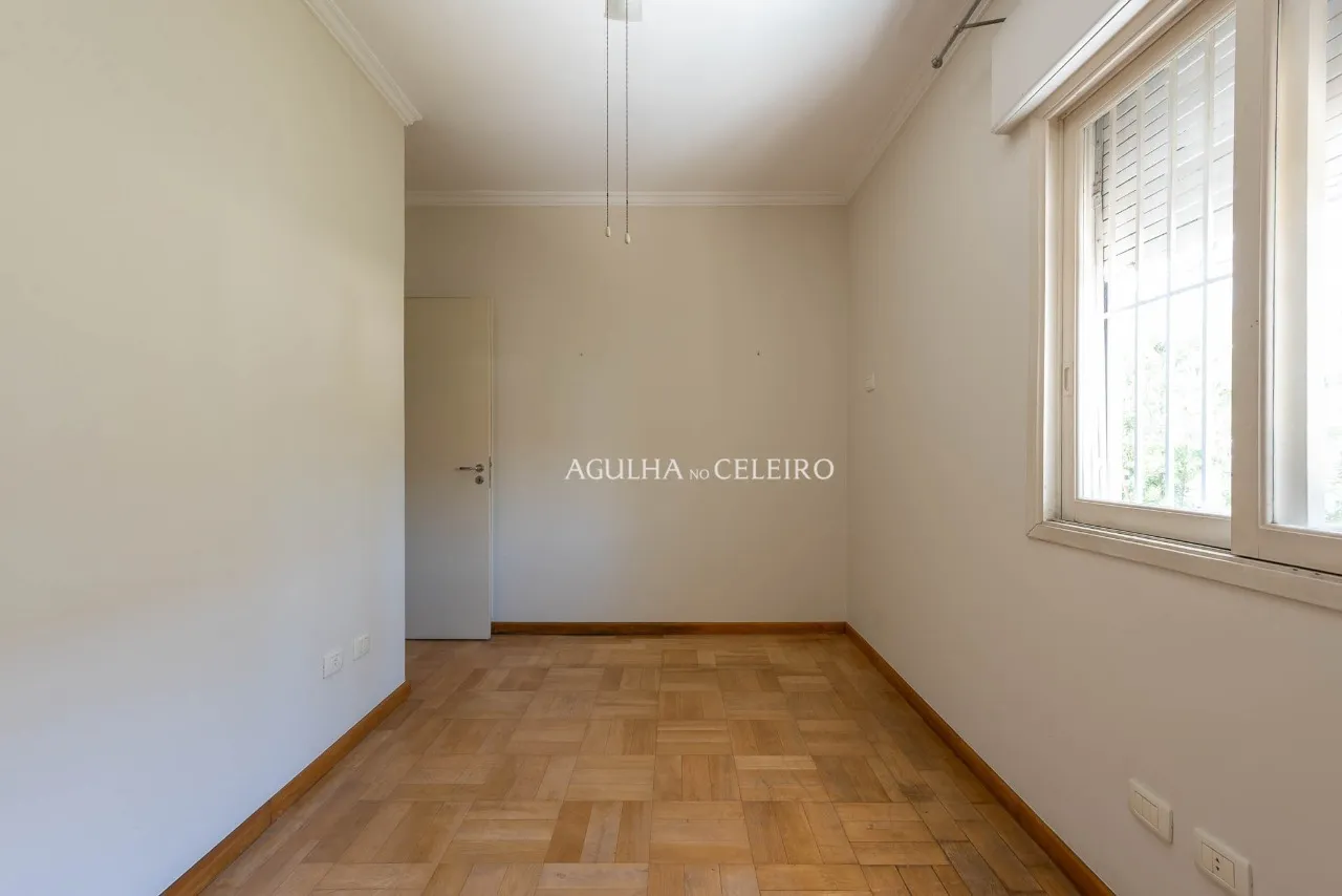 Casa moderna com conforto, espaço e localização privilegiada. – 21425