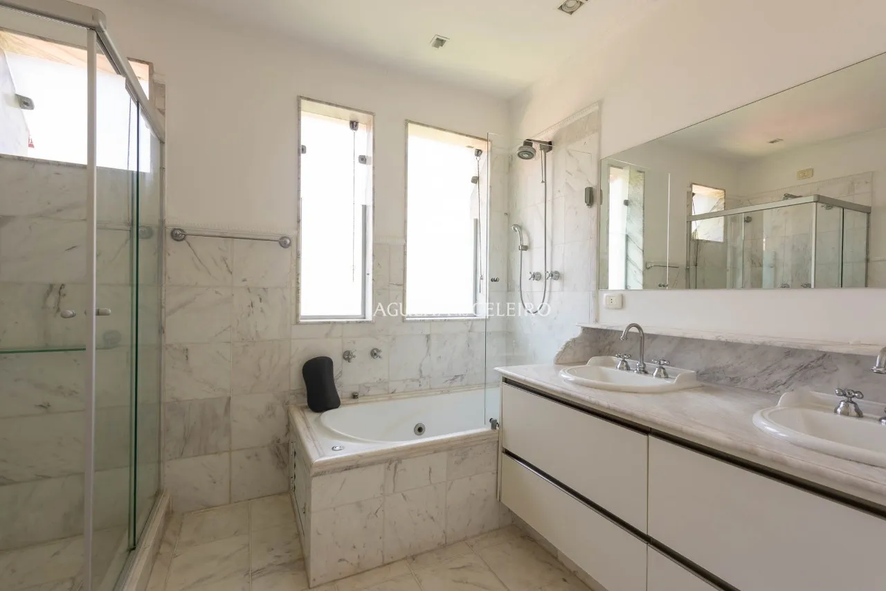 Casa moderna com conforto, espaço e localização privilegiada. – 21425