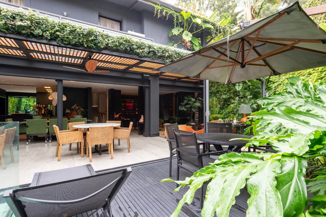 Casa contemporânea ao lado do Clube Paineiras com arquitetura autoral, lazer completo e segurança – 21433